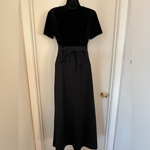 Formal Dress - Picture 2 of 5